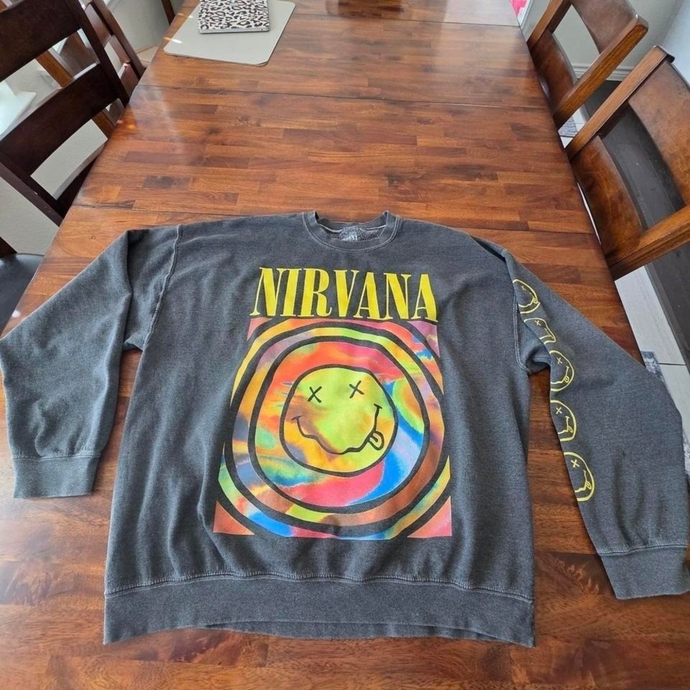 Nirvana smiley face grunge rock and roll sweatshirt small medium